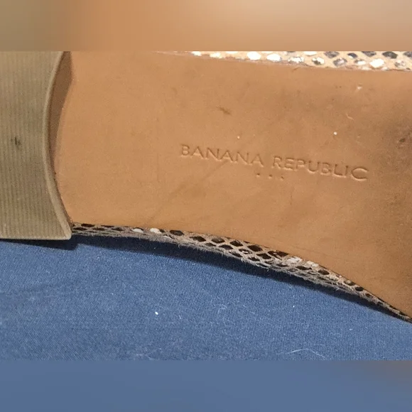 Banana Republic Snakeskin Flat Dress Shoes - Bow Detail - Size 7 - Picture 8 of 9